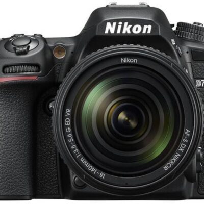 Nikon D7500 Kit with 18-140mm VR Lens